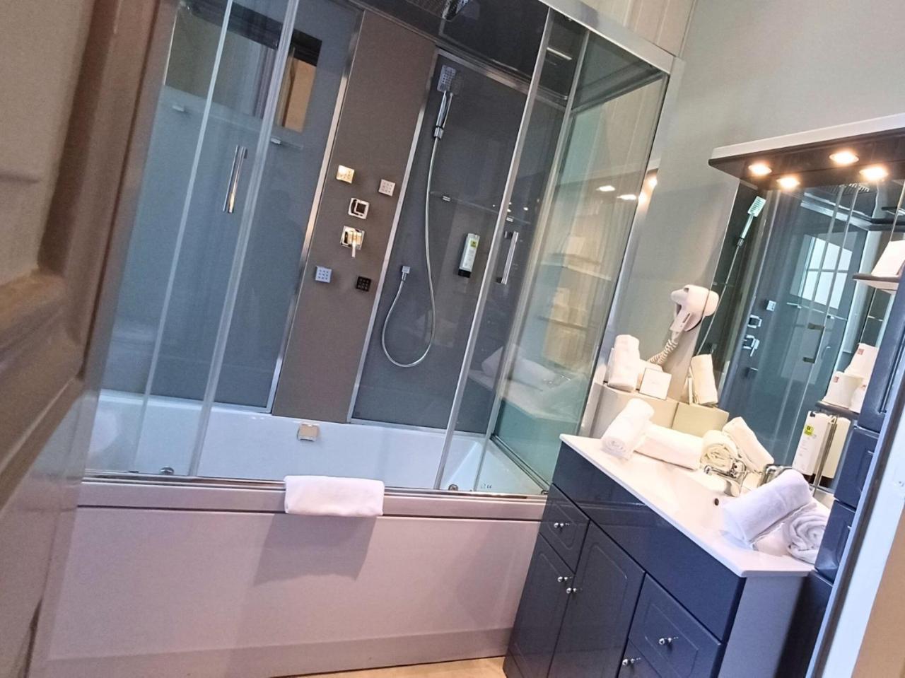Grand Hotel De Bourbon-Lancy - Spa Et Restaurant - Logis エクステリア 写真