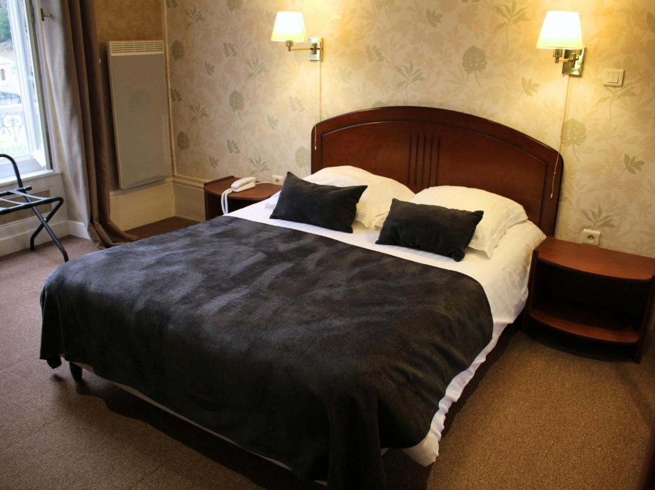 Grand Hotel De Bourbon-Lancy - Spa Et Restaurant - Logis エクステリア 写真